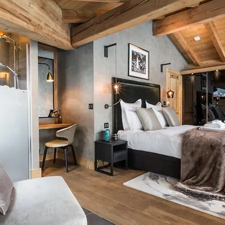 Luxury Chaelt With Sauna And 5bdr *